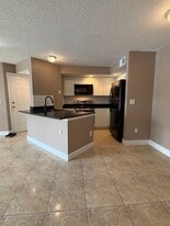 4658 Commander Dr, Unit 823 in Orlando, FL - Building Photo