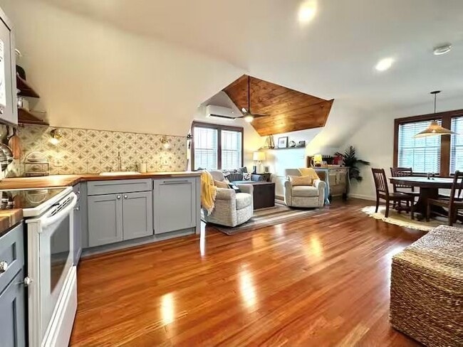 316 Succotash Rd in South Kingstown, RI - Building Photo - Building Photo
