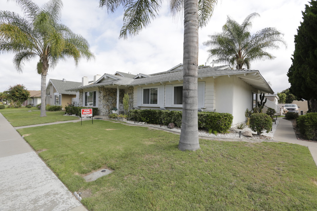 17372 San Luis St in Fountain Valley, CA - Foto de edificio