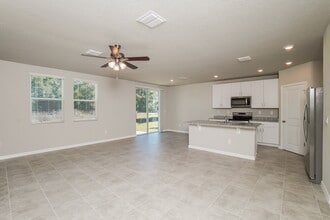 38899 Harlow Rose Dr in Zephyrhills, FL - Foto de edificio - Building Photo