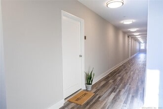 783 Kings Hwy E in Fairfield, CT - Foto de edificio - Building Photo