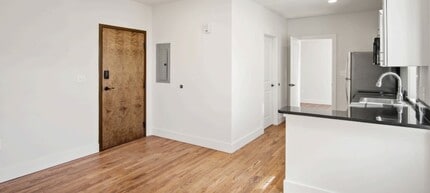 Graham Apartments in Knoxville, TN - Building Photo - Building Photo