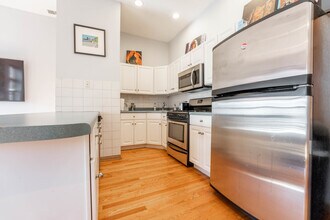 1131 W Madison St in Chicago, IL - Building Photo - Building Photo