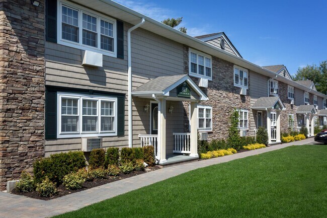 801 Long Island Ave in Deer Park, NY - Building Photo - Building Photo