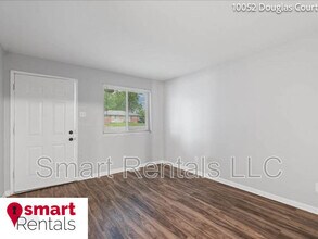 10052 Douglas Ct in St. Ann, MO - Building Photo - Building Photo