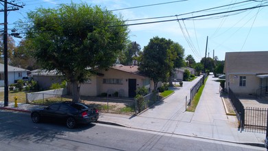 5204 Santa Ana St in Cudahy, CA - Building Photo - Building Photo