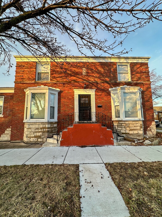 property at 6058 S Richmond St