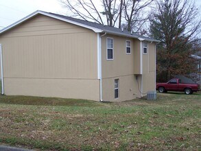 1728 Sundrop Dr in Knoxville, TN - Foto de edificio - Building Photo