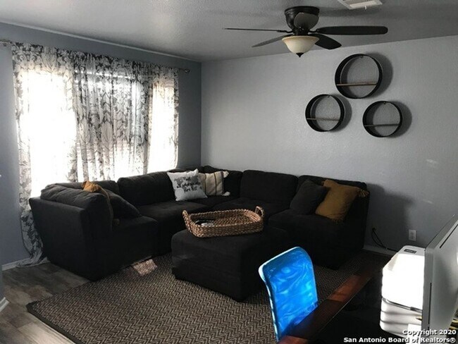 606 Campion Red in San Antonio, TX - Building Photo - Building Photo