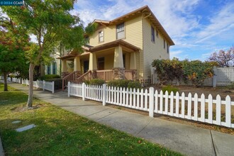 1226 Earnest St in Hercules, CA - Building Photo - Building Photo