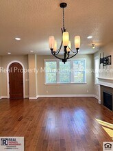 410 SW Basilone Terrace in Beaverton, OR - Building Photo - Building Photo