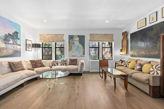 6 Morton St in New York, NY - Building Photo - Interior Photo