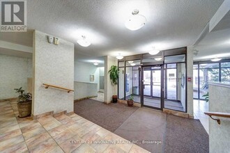 10-410 Tapscott Rd in Toronto, ON - Building Photo - Building Photo