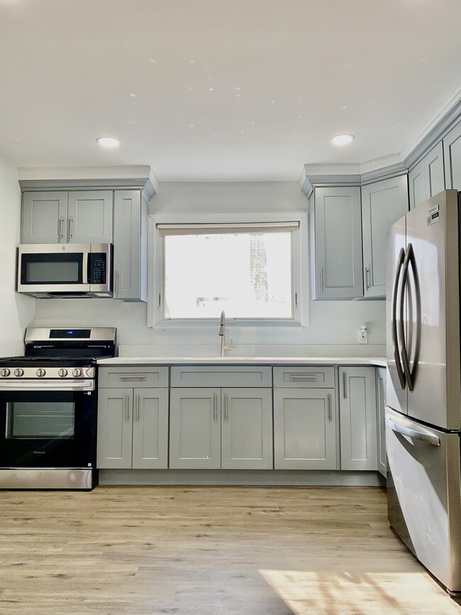 336 Scranton Ave, Unit 1 in Lynbrook, NY - Building Photo - Building Photo