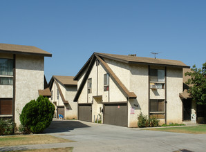 955 5th St in Corona, CA - Building Photo - Building Photo