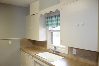 1104 S Jackson St in Brenham, TX - Building Photo - Building Photo