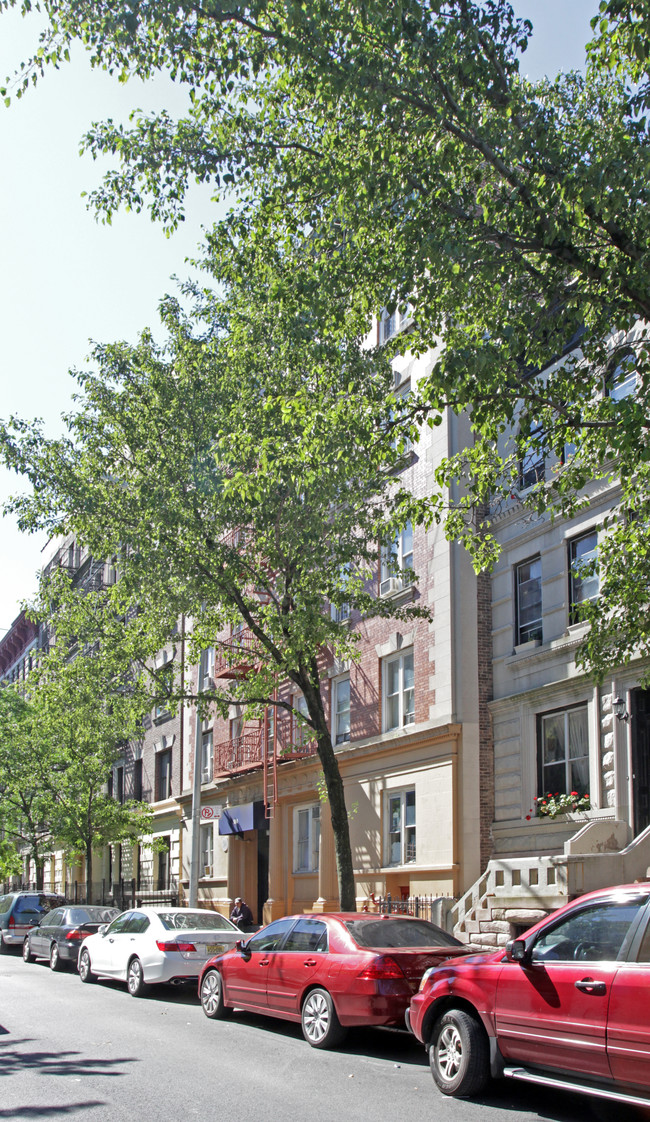 584-586 W 152nd St in New York, NY - Foto de edificio - Building Photo