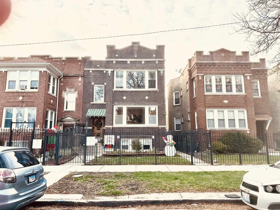 3046 N Keating Ave in Chicago, IL - Foto de edificio