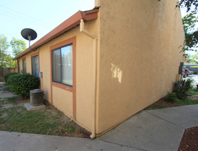 2250 Cormorant Way in Sacramento, CA - Building Photo - Building Photo