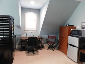 555 Courtfield Ave in Winchester, VA - Building Photo - Building Photo