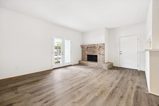 property at 2425 Augusta Dr