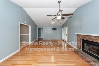 5212 Elba Dr in North Charleston, SC - Foto de edificio - Building Photo