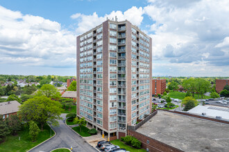 Towers of Triumvera in Glenview, IL - Building Photo - Building Photo