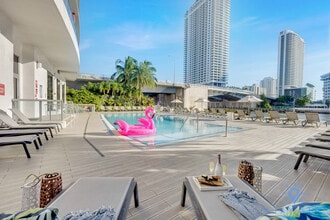 2602 E Hallandale Beach Blvd in Hallandale Beach, FL - Building Photo - Building Photo