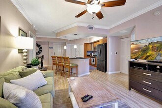 600 S Dixie Hwy, Unit 512 in West Palm Beach, FL - Building Photo - Building Photo