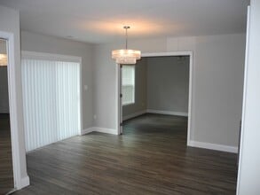 700 E Walnut St in Carbondale, IL - Building Photo - Building Photo