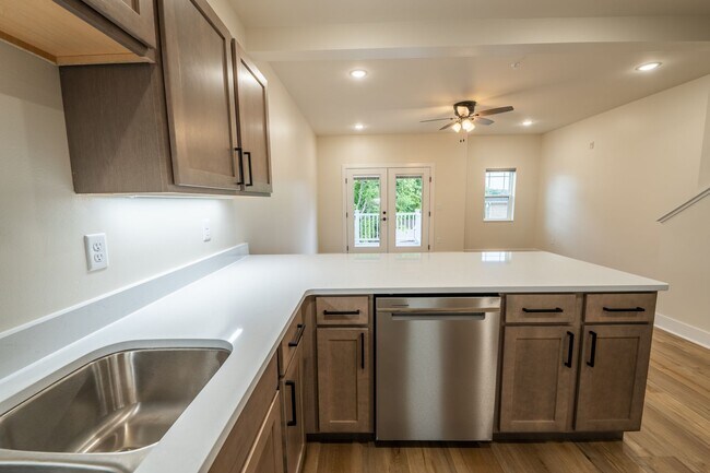 116 Eiche Dr in Slinger, WI - Building Photo - Building Photo
