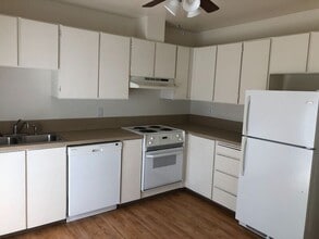 13441 SE Stark St in Portland, OR - Building Photo - Building Photo