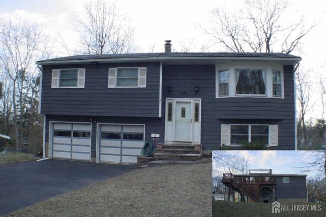 25 Bartman Rd in East Brunswick, NJ - Building Photo