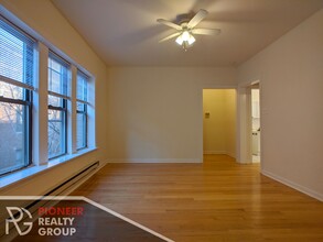 3817 N Fremont St, Unit 3823.5-W2 in Chicago, IL - Building Photo - Building Photo