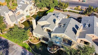 7675 N 1st St, Unit 136 in Fresno, CA - Building Photo