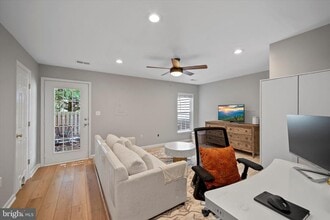 43459 Laidlow St in Chantilly, VA - Building Photo - Building Photo