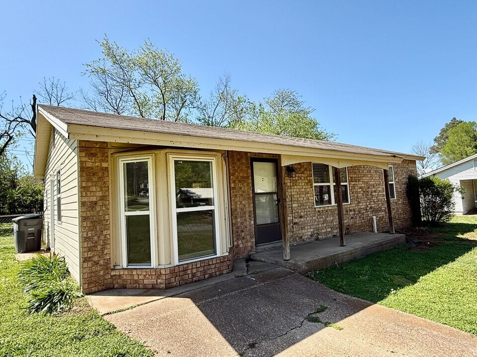 709 N Holly St in Searcy, AR - Building Photo