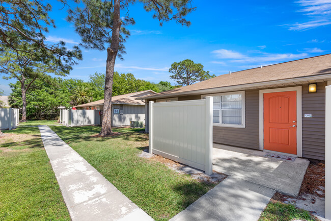 Edgewood Apartments in Lakeland, FL - Building Photo - Building Photo