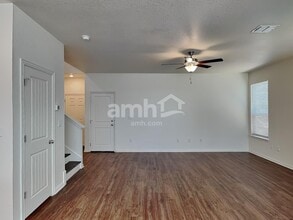 285 Pebble Beach Run in New Braunfels, TX - Foto de edificio - Building Photo