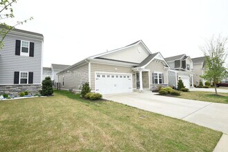 126 Peck Ln in Suffolk, VA - Foto de edificio - Building Photo