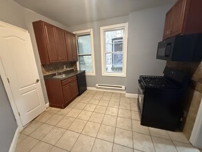 129 W 54th St in Bayonne, NJ - Foto de edificio - Building Photo