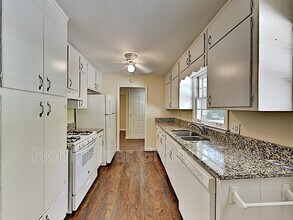 2540 Woodland Dr NW in Kennesaw, GA - Foto de edificio - Building Photo