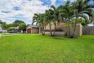 9841 SW 1st St in Plantation, FL - Building Photo - Building Photo