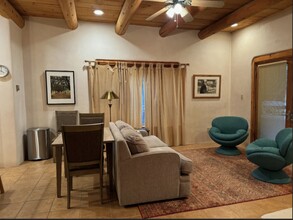 404 A Dolan St in Taos, NM - Building Photo - Building Photo