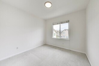 7 Cymbidium Cir in South San Francisco, CA - Foto de edificio - Building Photo