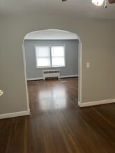 47 Quaker Ln S, Unit 2 in West Hartford, CT - Foto de edificio - Building Photo