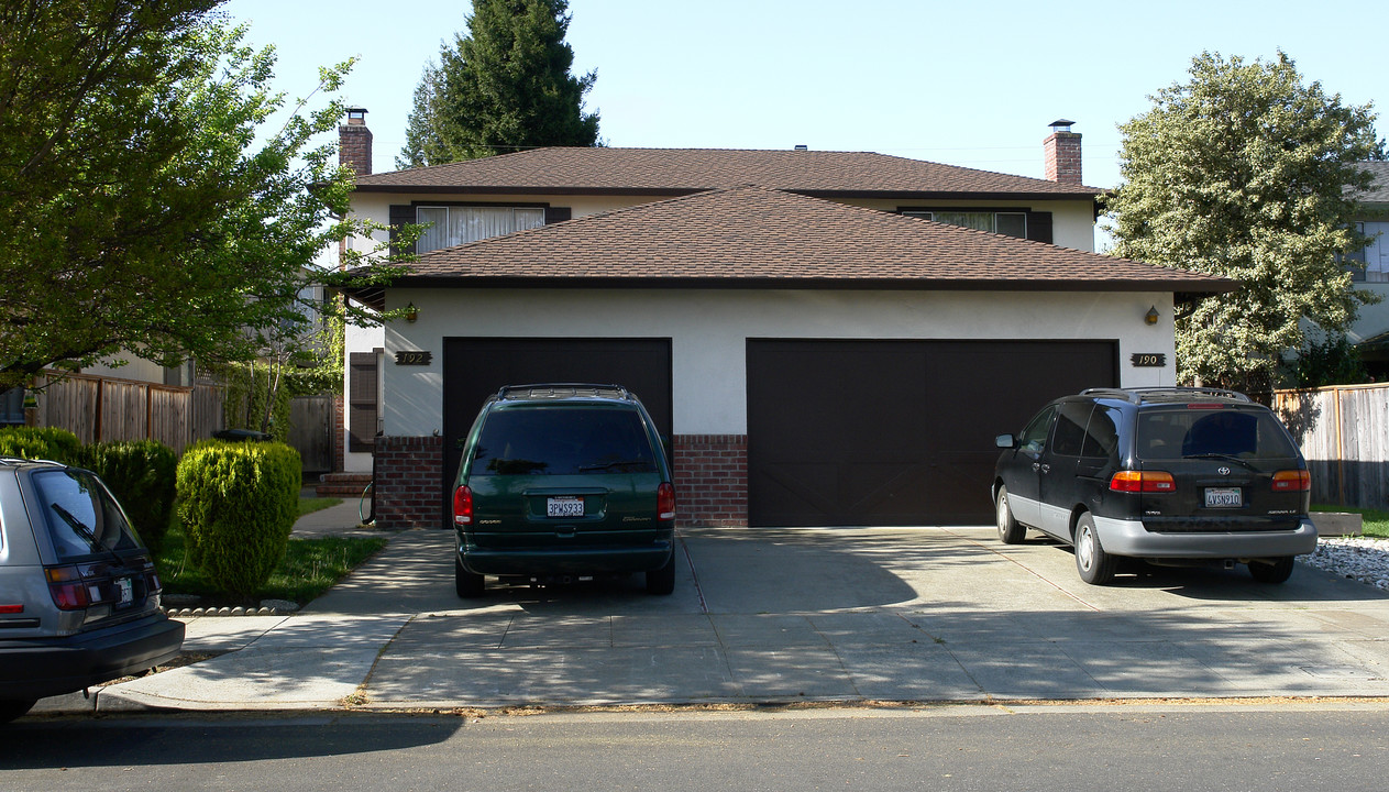 190-192 Wheeler Ave in Redwood City, CA - Building Photo