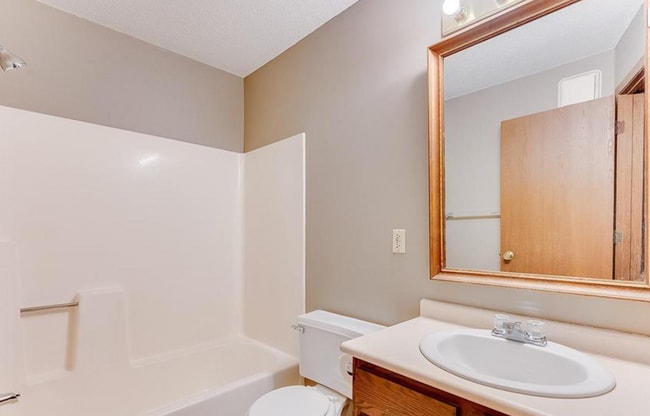 7501 W 101st St, Unit 115 in Minneapolis, MN - Building Photo - Building Photo