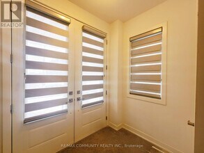 8 Deer Rdg Cres in Whitby, ON - Building Photo - Building Photo