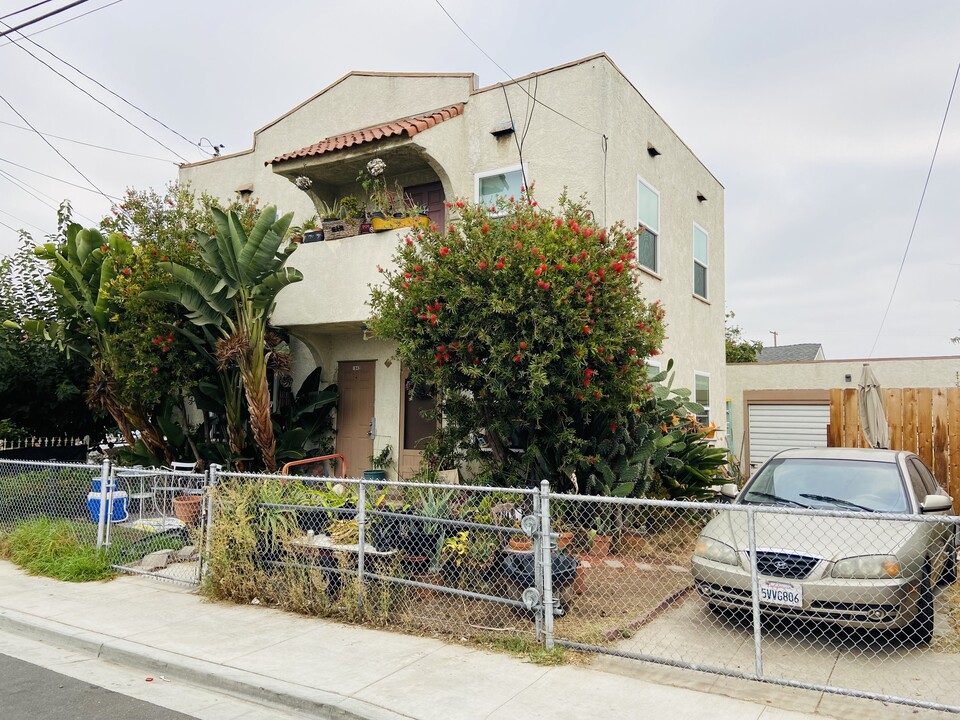 1040 N Almond Ct in Long Beach, CA - Building Photo